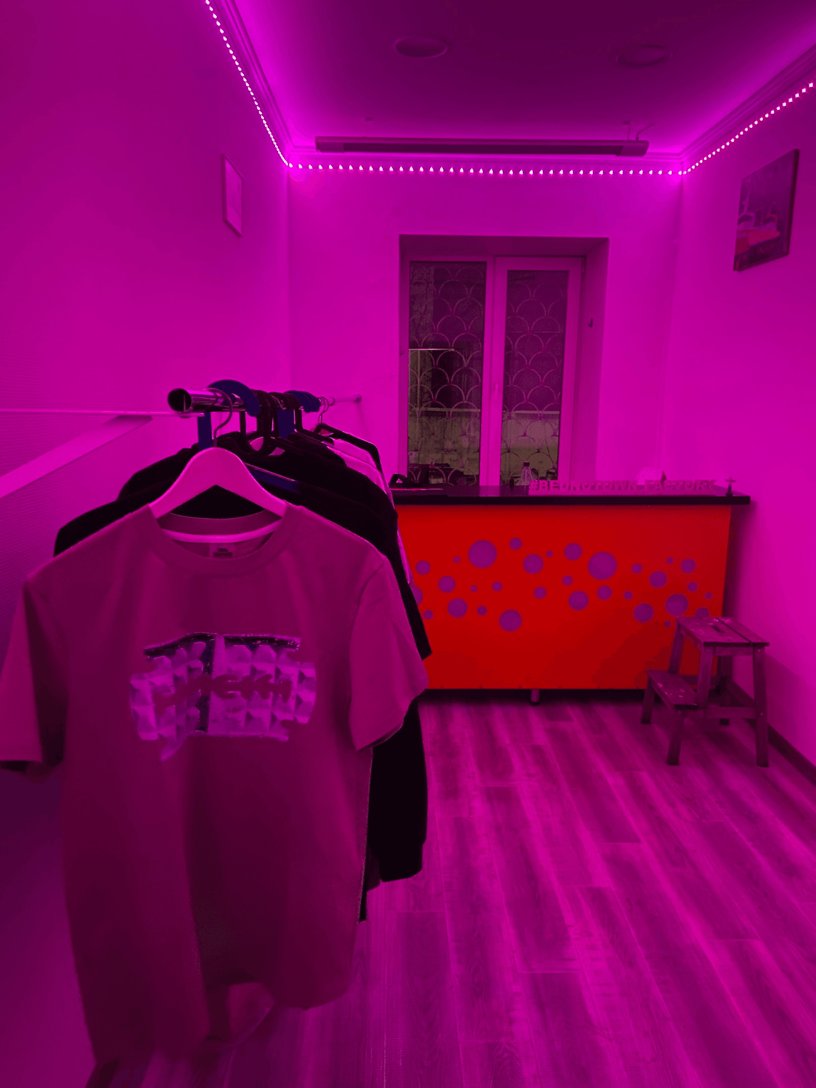 Открытие физического магазина в Омске